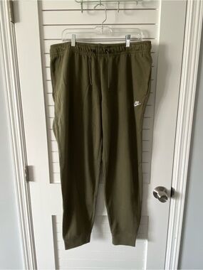 Nike Green Standard Fit Mid Rise Sweatpant Joggers Size XL New with Tags